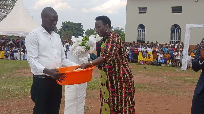 Nabbanja Donates Shs10 Million to Loro catholic parish.